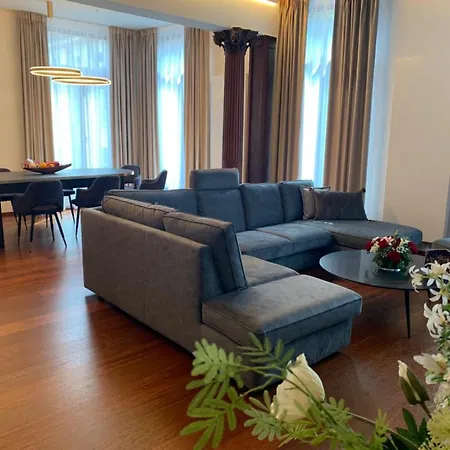 アパート Botanique Airbnb,
