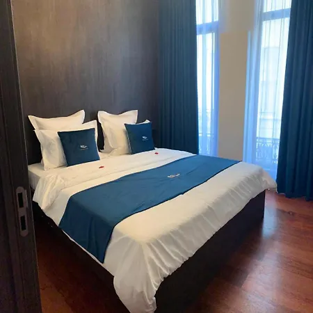 Apartment Botanique Airbnb,