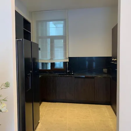 Apartman Botanique Airbnb, *