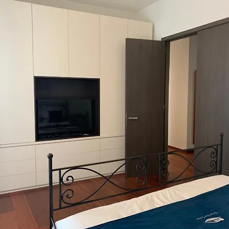 Apartman Botanique Airbnb, *
